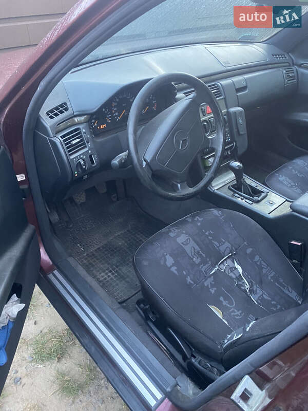 Седан Mercedes-Benz E-Class 1996 в Рокитному