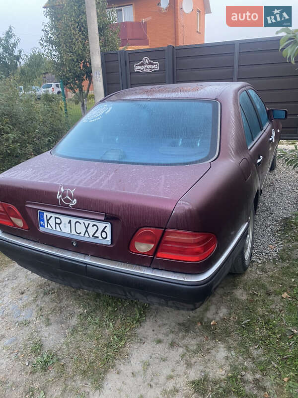 Седан Mercedes-Benz E-Class 1996 в Рокитному