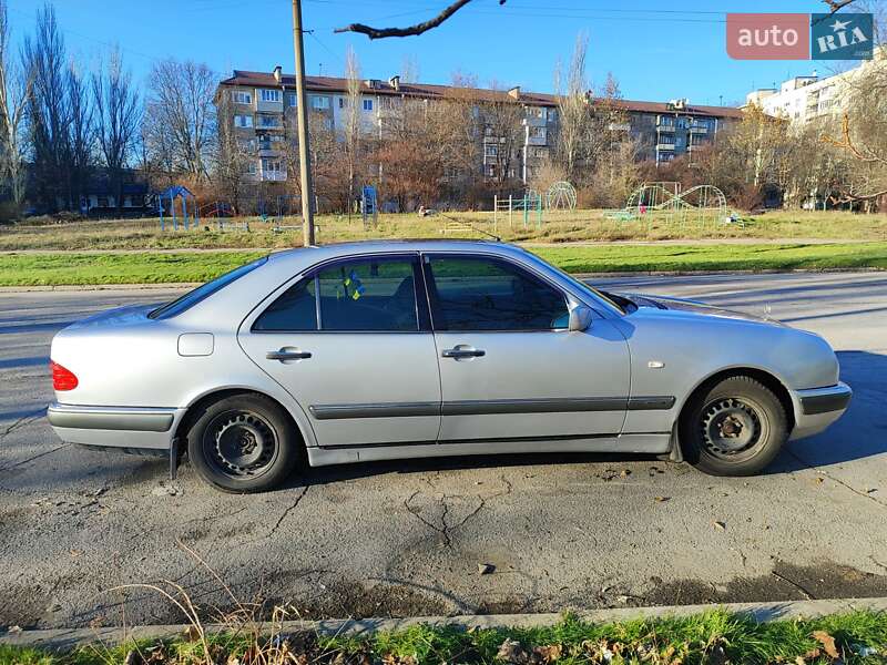 Седан Mercedes-Benz E-Class 1995 в Запоріжжі
