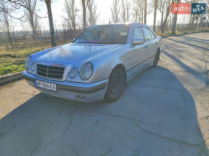 Седан Mercedes-Benz E-Class 1995 в Запоріжжі