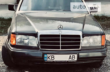 Купе Mercedes-Benz E-Class 1991 в Баре