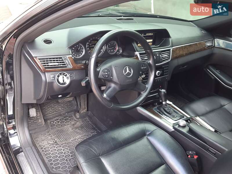 Седан Mercedes-Benz E-Class 2011 в Одессе