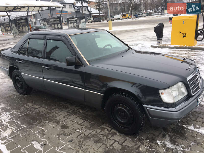 Седан Mercedes-Benz E-Class 1995 в Черновцах