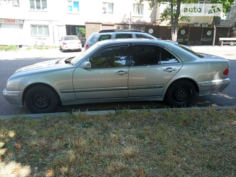 Седан Mercedes-Benz E-Class 2001 в Запоріжжі