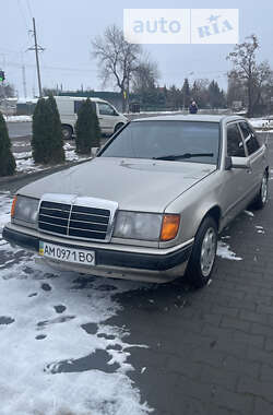 Седан Mercedes-Benz E-Class 1988 в Вознесенську