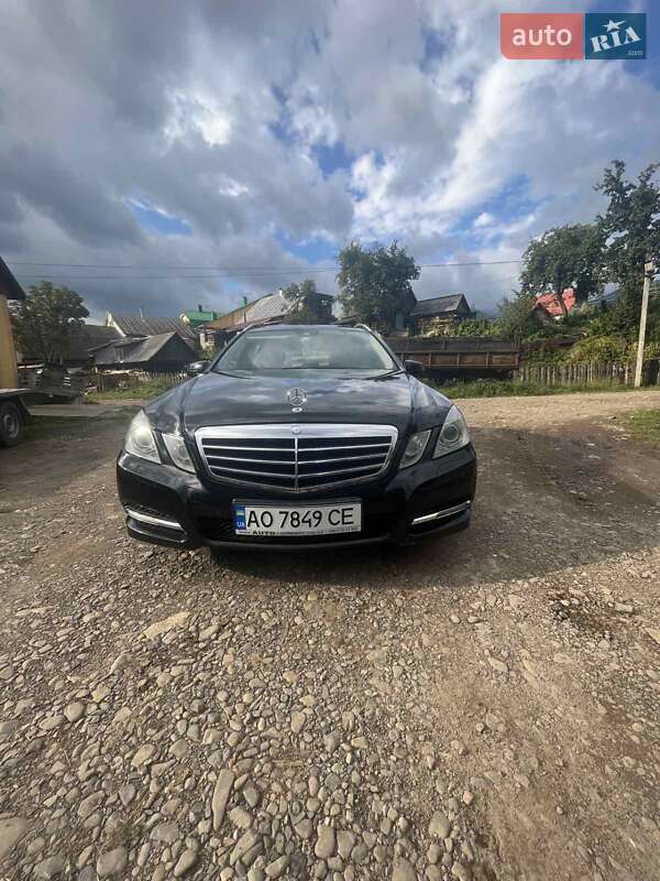 Универсал Mercedes-Benz E-Class 2011 в Межгорье