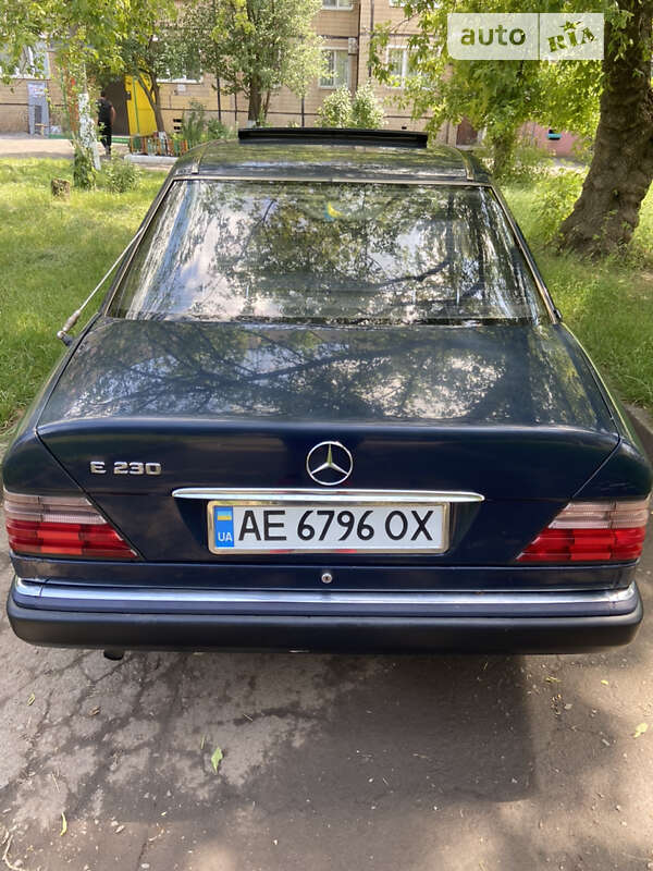 Седан Mercedes-Benz E-Class 1987 в Кривом Роге