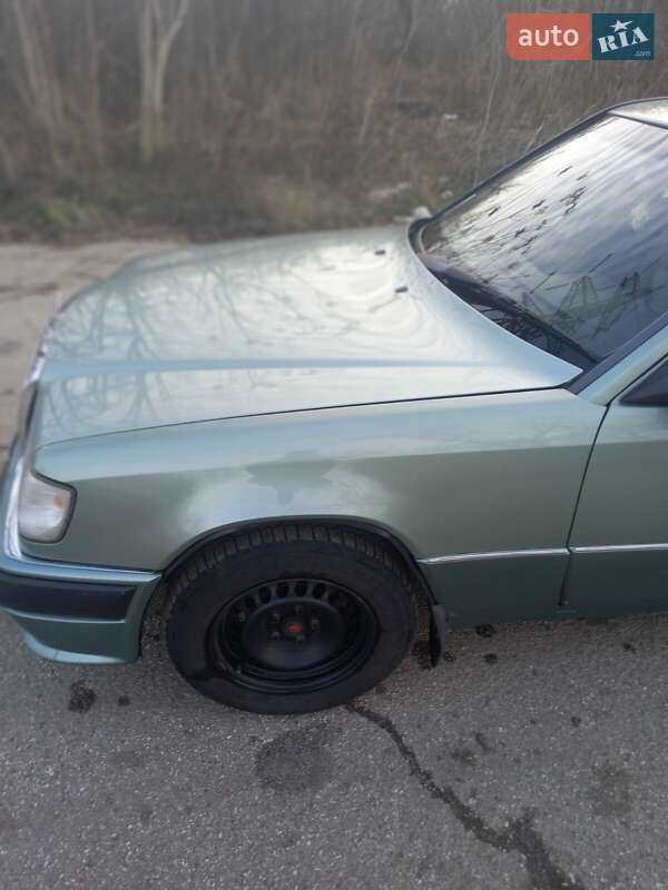 Седан Mercedes-Benz E-Class 1986 в Одессе