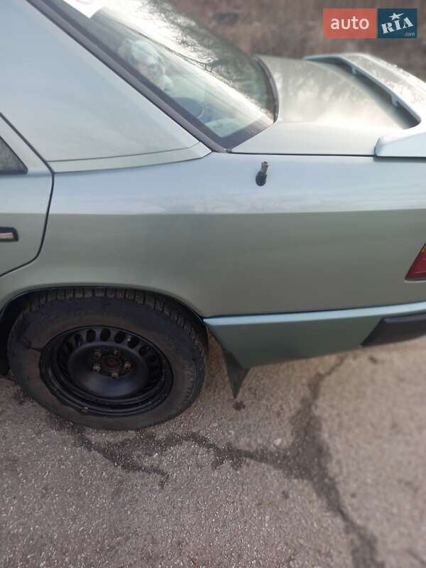 Седан Mercedes-Benz E-Class 1986 в Одессе