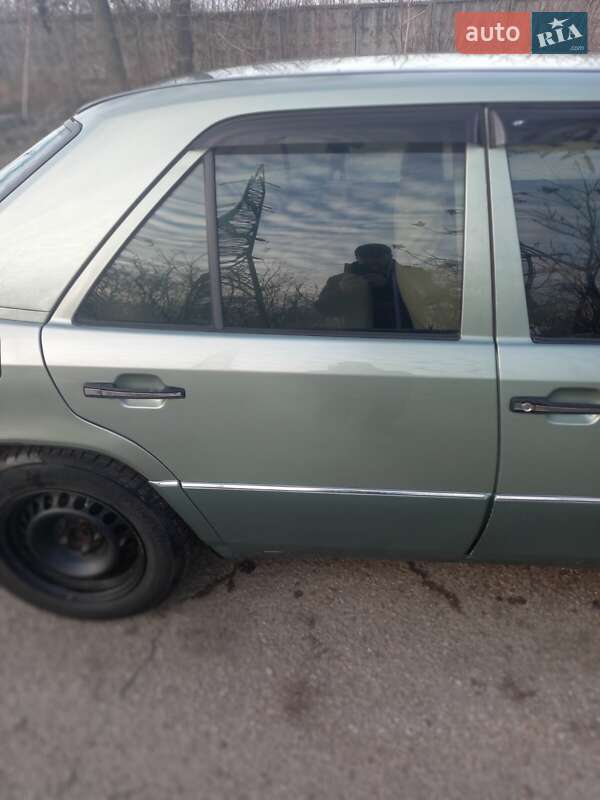 Седан Mercedes-Benz E-Class 1986 в Одессе