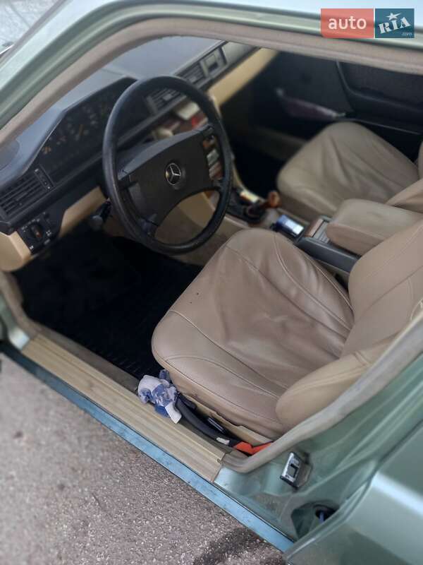 Седан Mercedes-Benz E-Class 1986 в Одессе