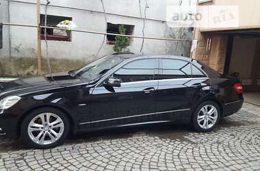 Седан Mercedes-Benz E-Class 2011 в Иршаве