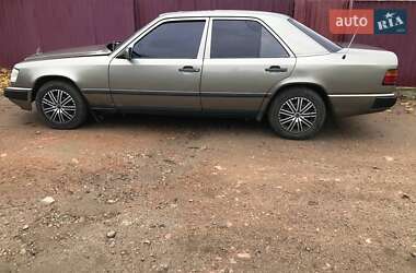 Седан Mercedes-Benz E-Class 1988 в Бершади