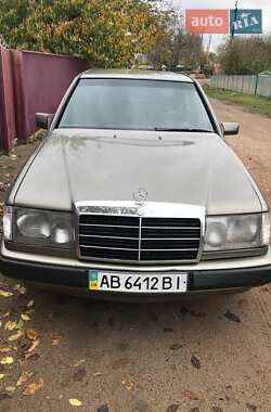 Седан Mercedes-Benz E-Class 1988 в Бершади