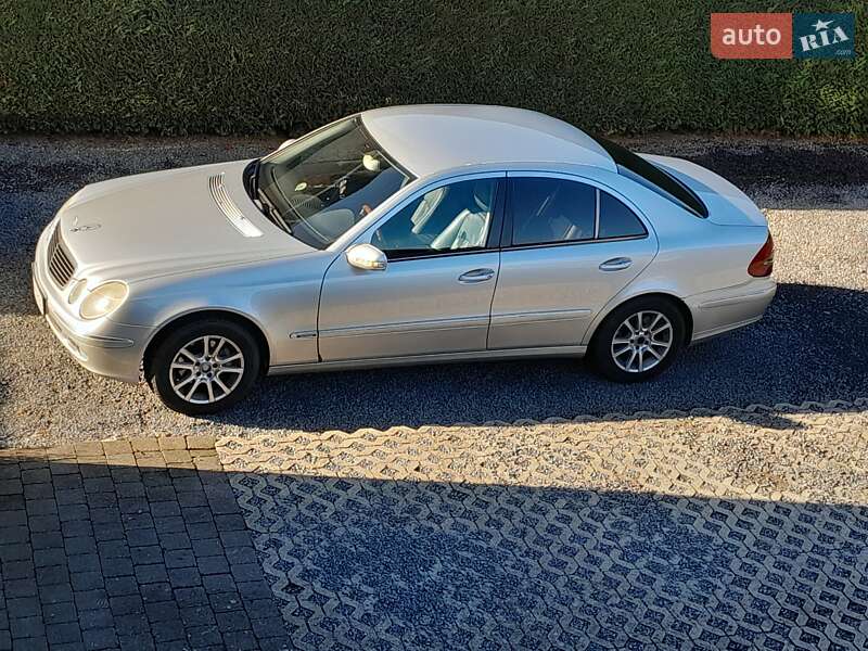 Седан Mercedes-Benz E-Class 2002 в Черновцах