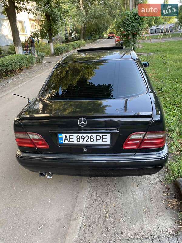 Седан Mercedes-Benz E-Class 1996 в Першотравенську