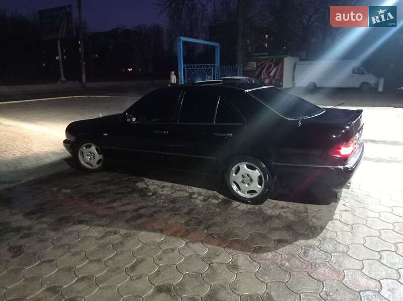 Седан Mercedes-Benz E-Class 1996 в Першотравенську