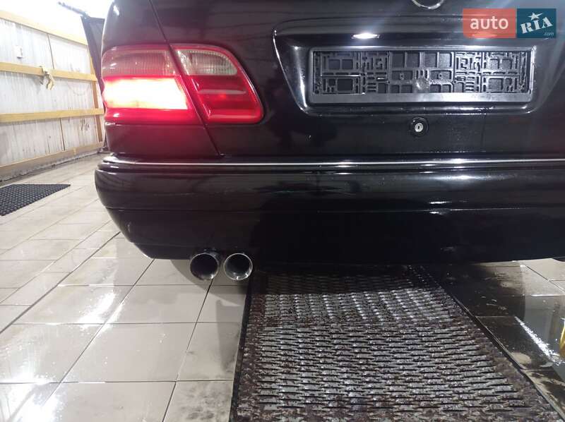 Седан Mercedes-Benz E-Class 1996 в Першотравенську