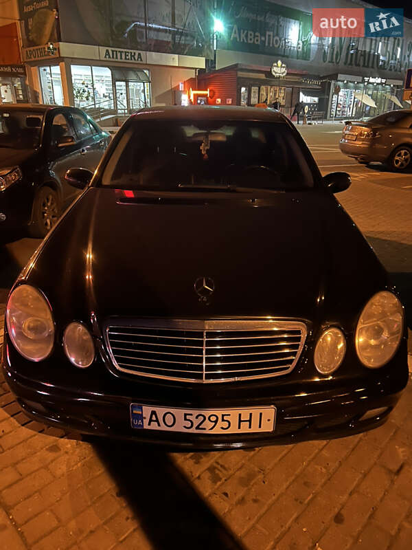 Седан Mercedes-Benz E-Class 2003 в Хусте