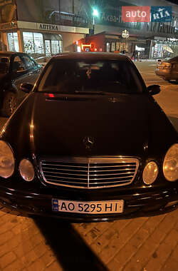 Седан Mercedes-Benz E-Class 2003 в Хусте