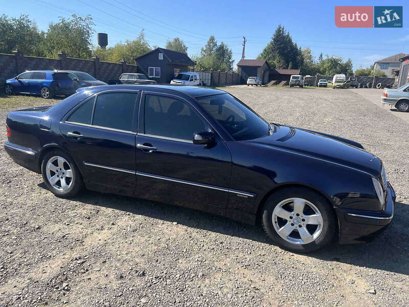 Mercedes-Benz E-Class 1995