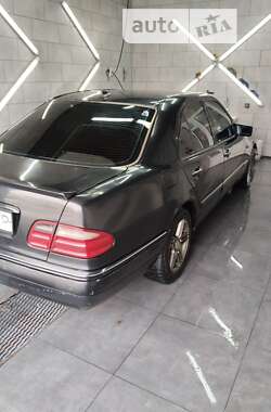 Седан Mercedes-Benz E-Class 1998 в 