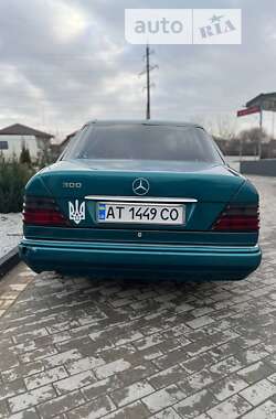 Седан Mercedes-Benz E-Class 1995 в Городенке