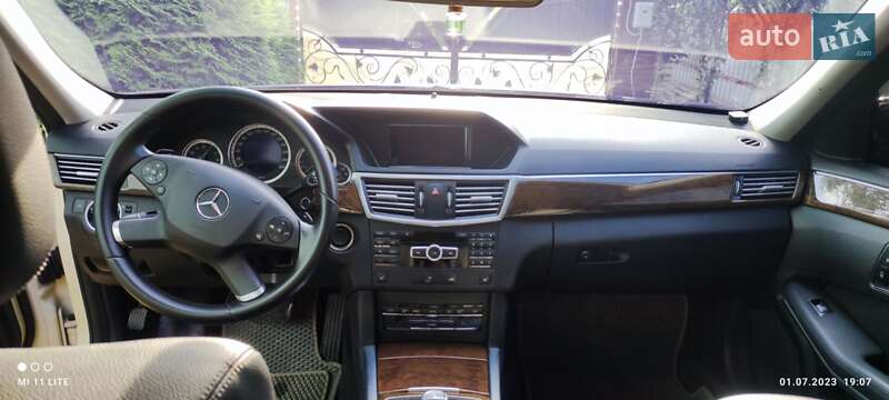 Універсал Mercedes-Benz E-Class 2012 в Чернівцях