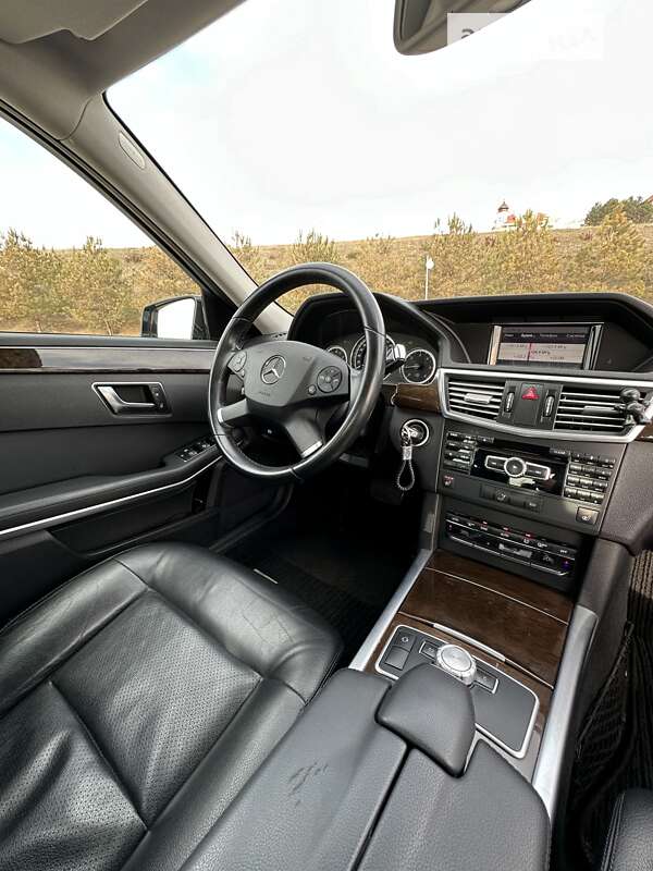 Седан Mercedes-Benz E-Class 2012 в Одесі