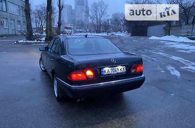 Седан Mercedes-Benz E-Class 1997 в Києві