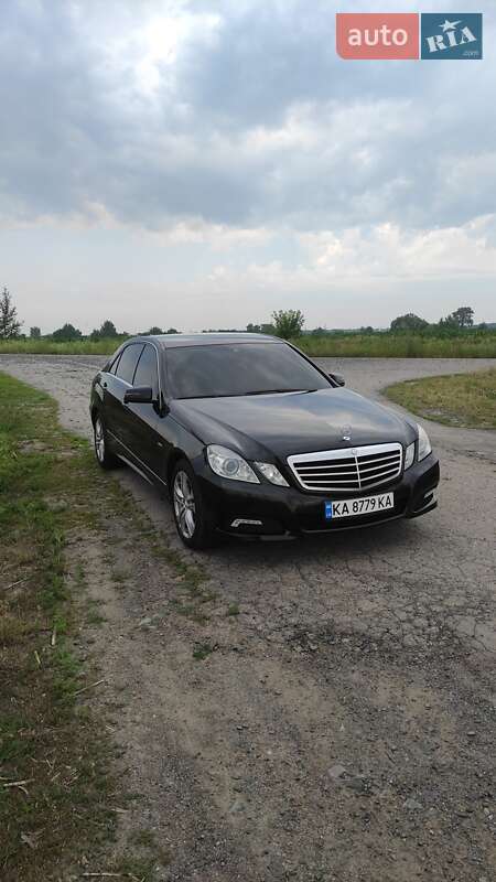 Седан Mercedes-Benz E-Class 2010 в Лубнах