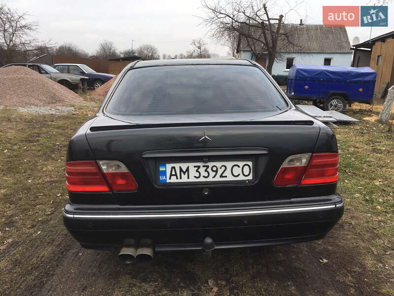 Седан Mercedes-Benz E-Class 2002 в Житомире