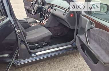 Седан Mercedes-Benz E-Class 2001 в 