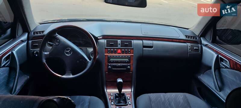 Седан Mercedes-Benz E-Class 2001 в Одессе
