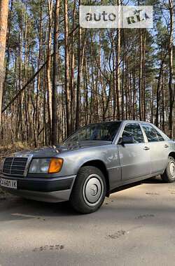 Седан Mercedes-Benz E-Class 1990 в 