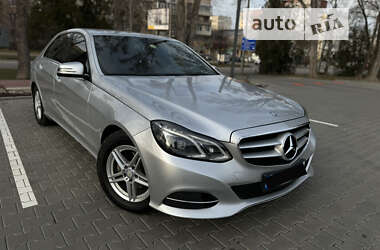 Седан Mercedes-Benz E-Class 2013 в Чернівцях