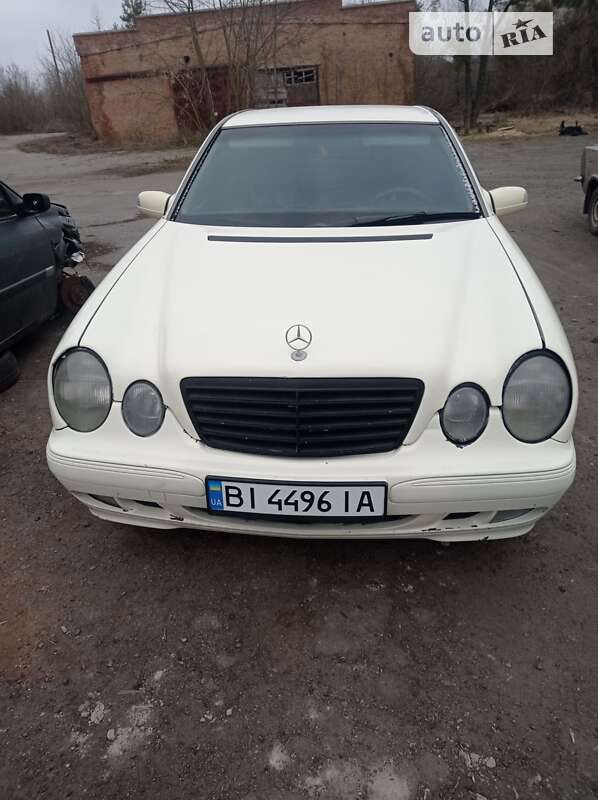 Седан Mercedes-Benz E-Class 2002 в Лохвице