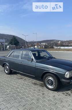 Седан Mercedes-Benz E-Class 1980 в Мукачево