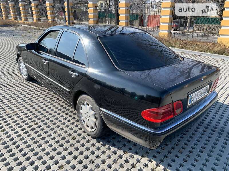 Седан Mercedes-Benz E-Class 1995 в Тульчине