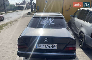 Седан Mercedes-Benz E-Class 1992 в Камне-Каширском