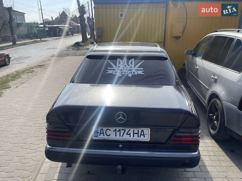 Седан Mercedes-Benz E-Class 1992 в Камне-Каширском
