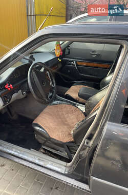Седан Mercedes-Benz E-Class 1992 в Камне-Каширском