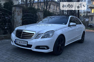 Седан Mercedes-Benz E-Class 2010 в Львове