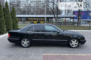 Седан Mercedes-Benz E-Class 2000 в Софіївській Борщагівці