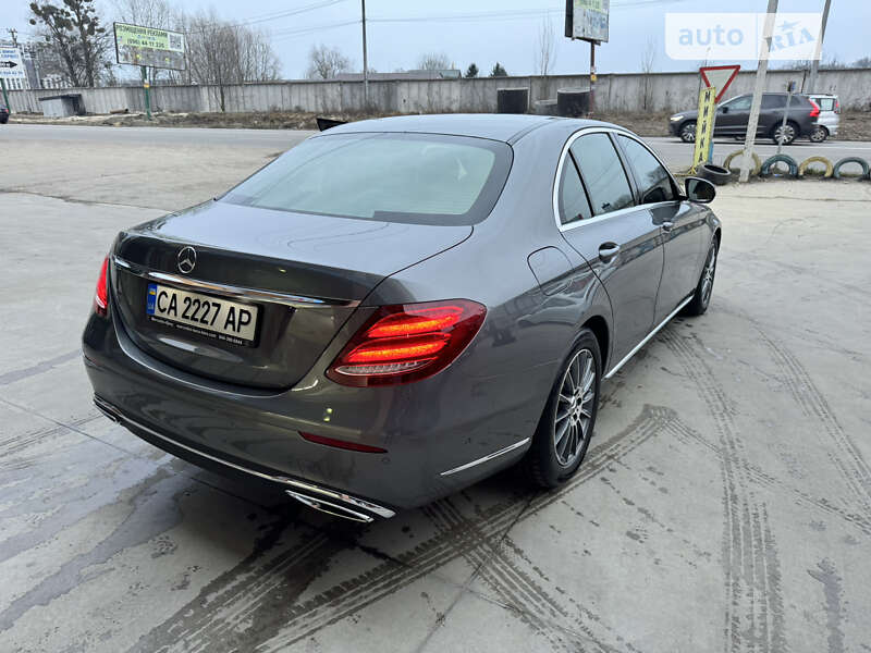 Седан Mercedes-Benz E-Class 2016 в Киеве