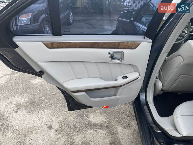 Седан Mercedes-Benz E-Class 2011 в Луцьку