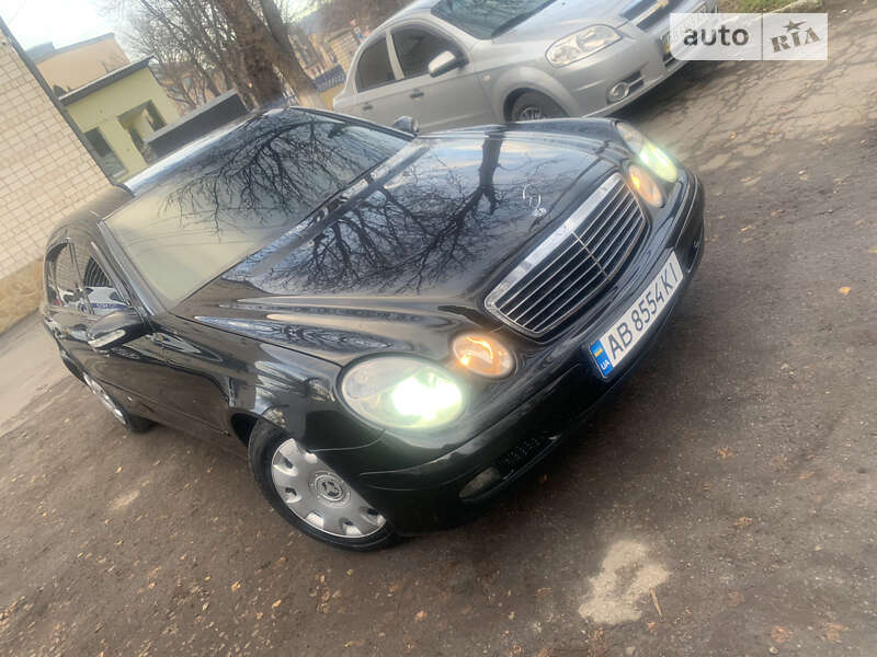 Седан Mercedes-Benz E-Class 2004 в Могилів-Подільському