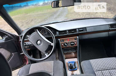 Седан Mercedes-Benz E-Class 1992 в Заречном