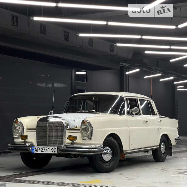 Седан Mercedes-Benz E-Class 1970 в Дніпрі
