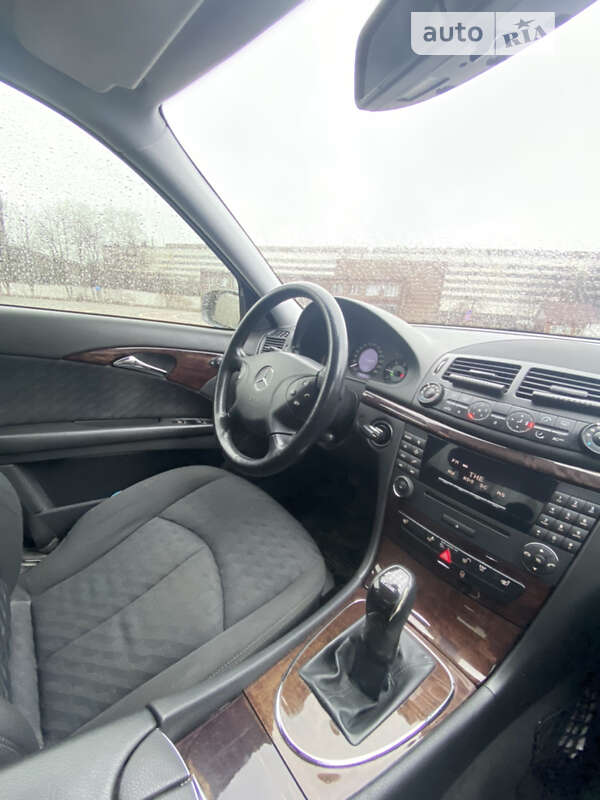 Седан Mercedes-Benz E-Class 2005 в Теофиполе